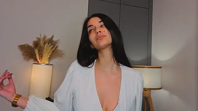 EmmyNoel online show from December 2025 06:23:02 AM