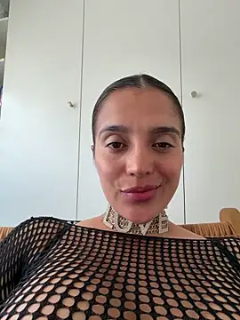 lara beker online show from May 2026 04:21:02 PM