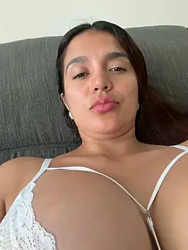 lara beker online show from May 2026 06:39:01 PM