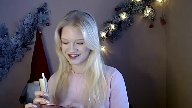 Snapshot of Aria__Moon chatting on December 2025 01:37:02 PM Aria Moon online show from December 2025 01:37:02 PM