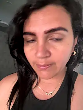 sophie-honey online show from December 2025 02:00:02 PM