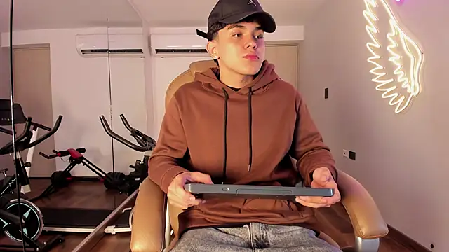  TaylorBlack online show from April 2026 11:25:02 AM