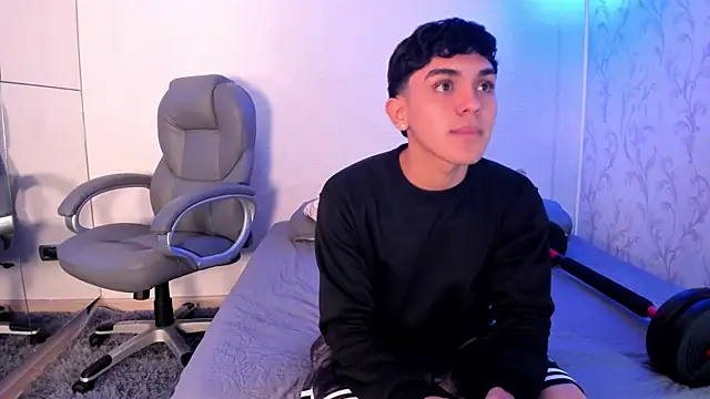 Snapshot of _TaylorBlack chatting on December 2025 11:32:01 AM TaylorBlack online show from December 2025 11:32:01 AM