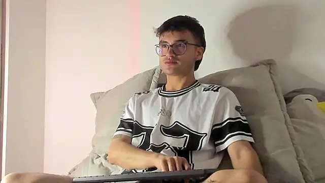 charlie dicker online show from February 2026 04:58:01 AM