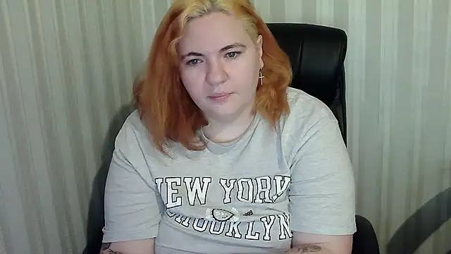 Snapshot of LissaLeon chatting on December 2025 08:51:02 AM LissaLeon online show from December 2025 08:51:02 AM