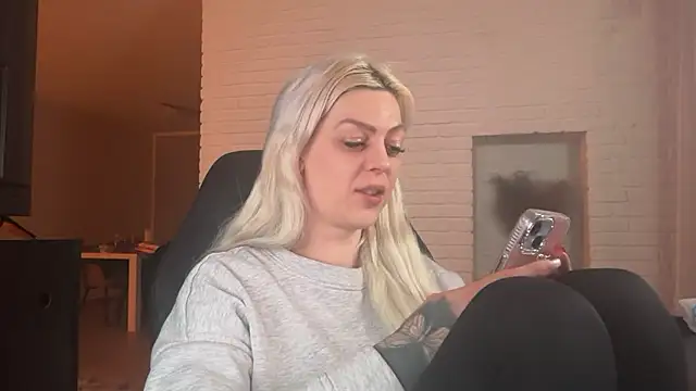 Melina Diamond online show from January 2026 12:28:01 AM