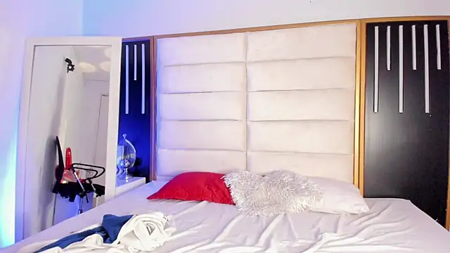 JuliMonroe19 online show from February 2026 01:13:01 PM