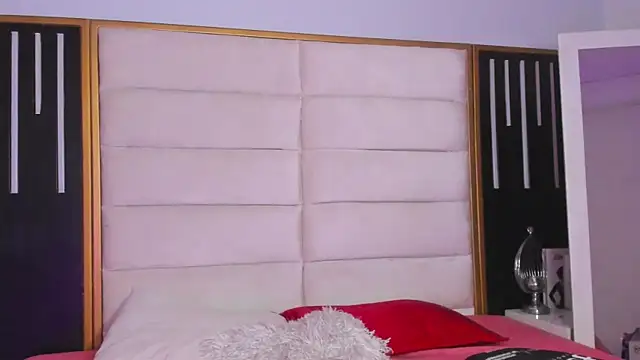 JuliMonroe19 online show from March 2026 02:00:02 PM