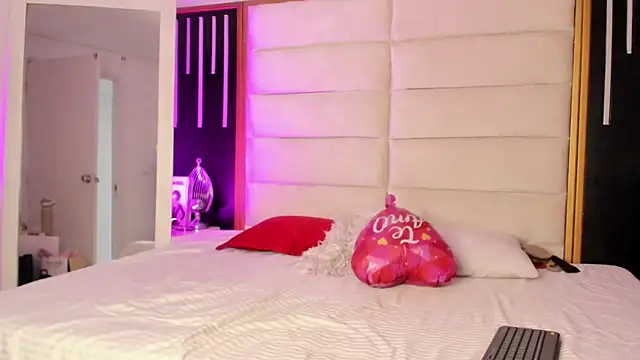 JuliMonroe19 online show from March 2026 12:56:01 PM