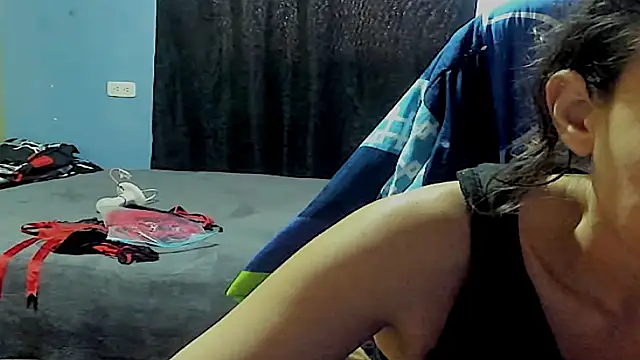 Snapshot of riquimona chatting on February 2026 06:30:02 PM riquimona online show from February 2026 06:30:02 PM