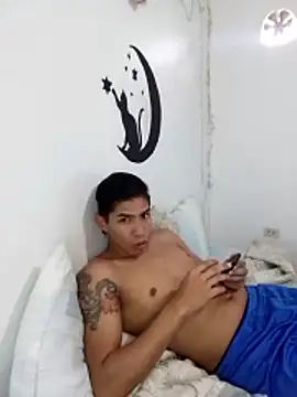 Snapshot of LolaAndBugs_ chatting on January 2026 08:12:02 PM LolaAndBugs online show from January 2026 08:12:02 PM