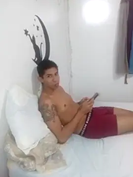 Snapshot of LolaAndBugs_ chatting on January 2026 08:13:02 PM LolaAndBugs online show from January 2026 08:13:02 PM