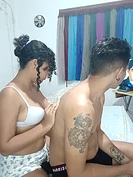 Snapshot of LolaAndBugs_ chatting on February 2026 01:34:02 AM LolaAndBugs online show from February 2026 01:34:02 AM