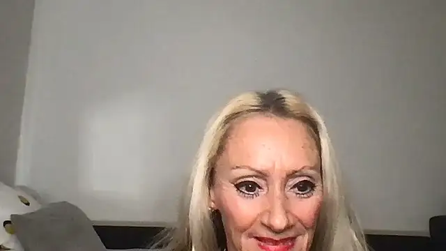 siennadiamond online show from May 2026 03:26:01 PM