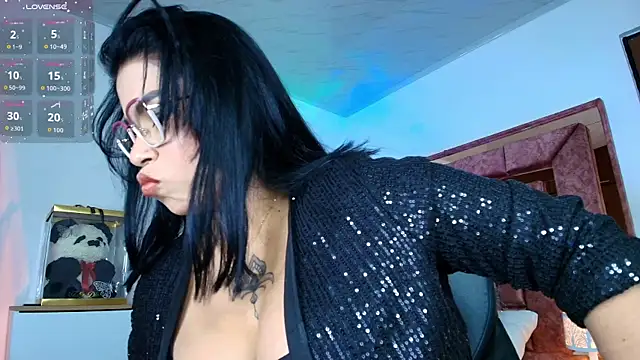 Snapshot of opalo_youns chatting on December 2025 01:54:02 AM opalo youns online show from December 2025 01:54:02 AM