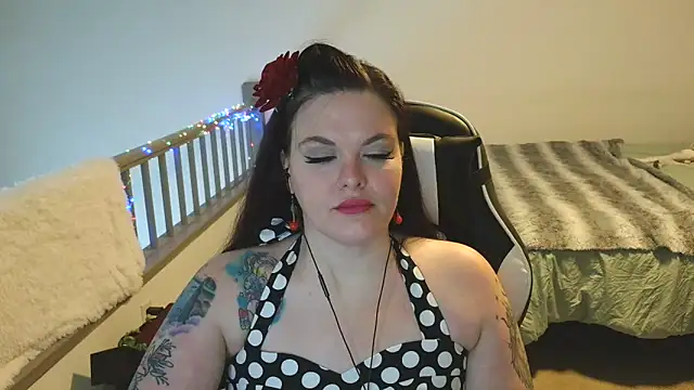 Snapshot of VixieVanderbilt chatting on December 2025 04:45:01 PM VixieVanderbilt online show from December 2025 04:45:01 PM