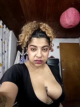 Zarah Moon online show from December 2025 04:06:02 AM