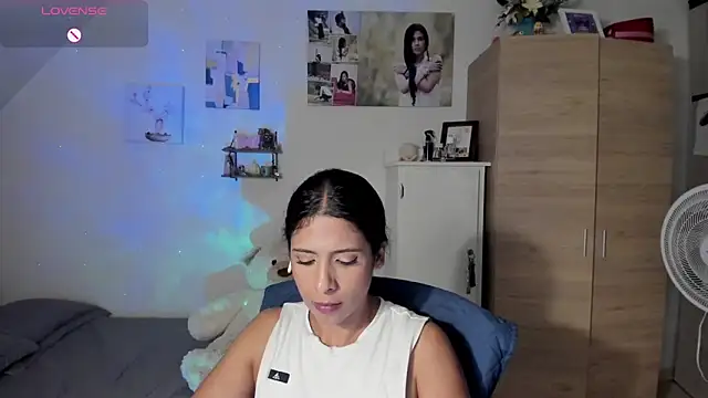 Snapshot of VEROSlen- chatting on June 2026 02:13:02 AM VEROSlen- online show from June 2026 02:13:02 AM