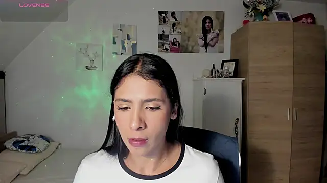 Snapshot of VEROSlen- chatting on June 2026 01:12:02 AM VEROSlen- online show from June 2026 01:12:02 AM