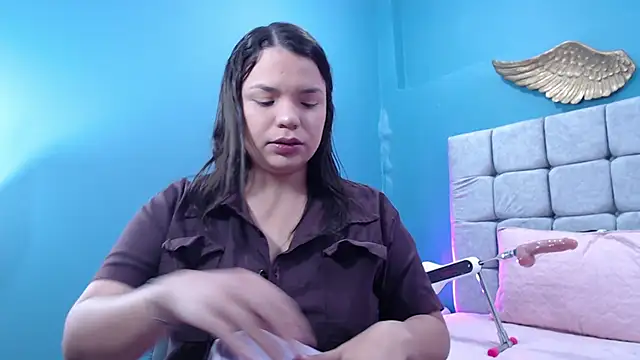 AuraArnau online show from January 2026 06:36:02 PM