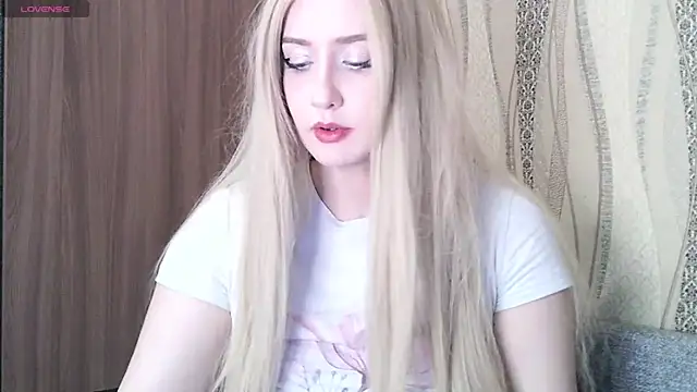 Snapshot of Nikki_Roseana chatting on December 2025 04:23:02 PM Nikki Roseana online show from December 2025 04:23:02 PM