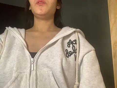 Bitsy2004 online show from December 2025 04:11:01 PM