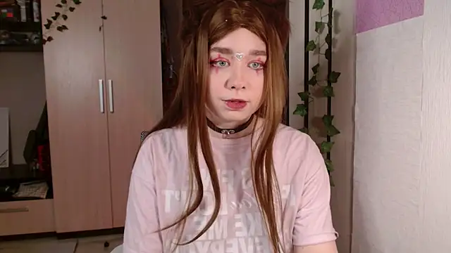 Yuly Soft online show from December 2025 04:22:01 PM