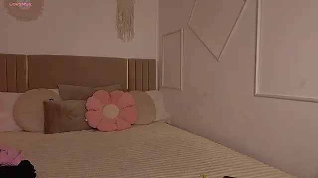 Sn0w  queen online show from February 2026 08:03:01 AM