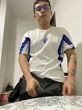 Snapshot of Andyhotsohw chatting on December 2025 06:50:01 AM Andyhotsohw online show from December 2025 06:50:01 AM