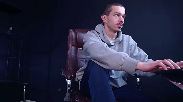 KaydenDrew online show from December 2025 05:23:02 AM