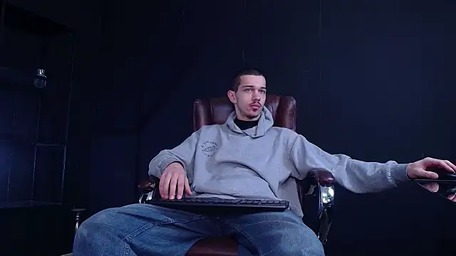 KaydenDrew online show from December 2025 05:23:02 AM