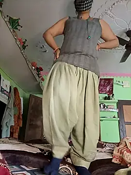 DIRTY-MOMS online show from January 2026 06:17:01 AM
