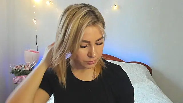 Snapshot of Roxi_Joy chatting on February 2026 12:49:02 PM Roxi Joy online show from February 2026 12:49:02 PM