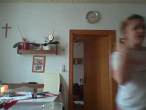 Snapshot of sunfL0VER chatting on December 2025 01:15:01 PM sunfL0VER online show from December 2025 01:15:01 PM