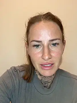 Klarry69 online show from April 2026 08:05:02 PM