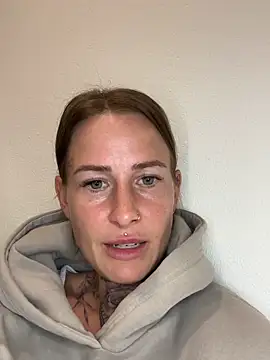 Klarry69 online show from April 2026 06:56:02 PM