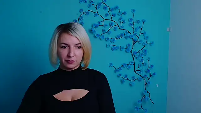 Lana Foxyy online show from December 2025 06:41:01 PM