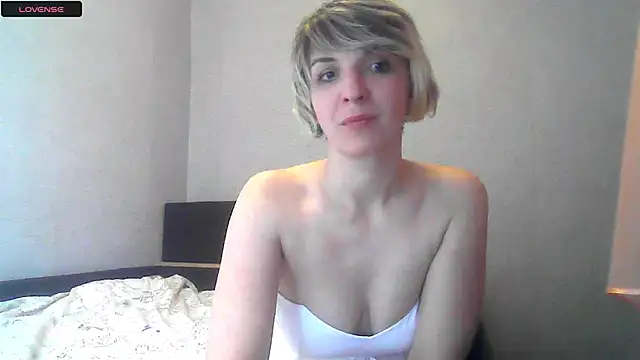 Snapshot of Lana_Foxyy chatting on April 2026 07:33:02 PM Lana Foxyy online show from April 2026 07:33:02 PM