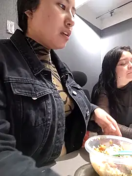 Venuz Rivers  online show from December 2025 01:15:01 PM