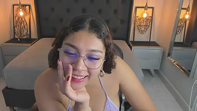 Snapshot of angelinemore chatting on February 2026 07:21:02 PM angelinemore online show from February 2026 07:21:02 PM
