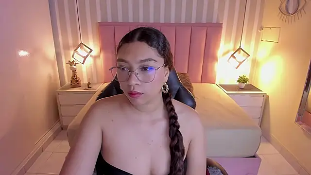 Snapshot of angelinemore chatting on March 2026 07:41:01 PM angelinemore online show from March 2026 07:41:01 PM