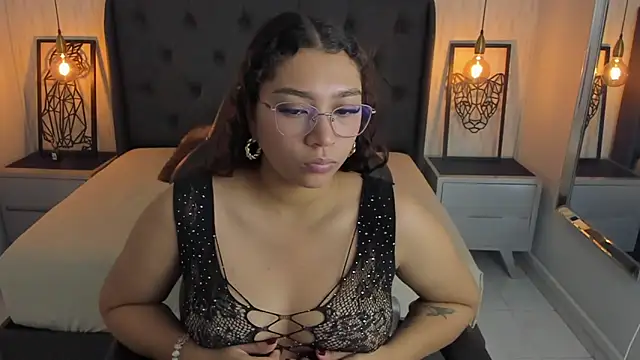 Snapshot of angelinemore chatting on February 2026 07:26:01 PM angelinemore online show from February 2026 07:26:01 PM