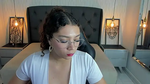 Snapshot of angelinemore chatting on February 2026 07:25:01 PM angelinemore online show from February 2026 07:25:01 PM