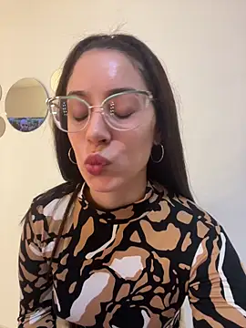 emeraldjimenezz online show from May 2026 08:20:02 PM