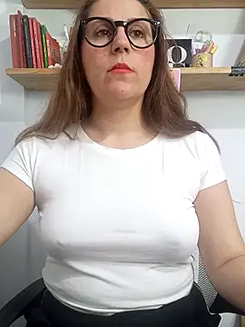 SofiEsteves online show from April 2026 12:33:01 PM