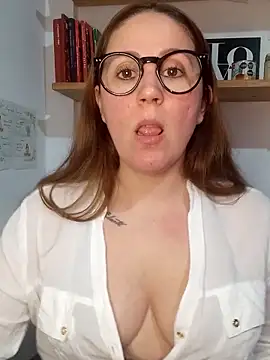 SofiEsteves online show from June 2026 01:00:01 PM