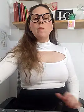 SofiEsteves online show from May 2026 03:06:01 PM