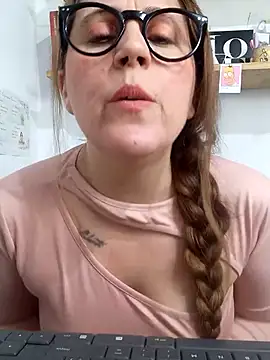 SofiEsteves online show from April 2026 12:39:01 PM