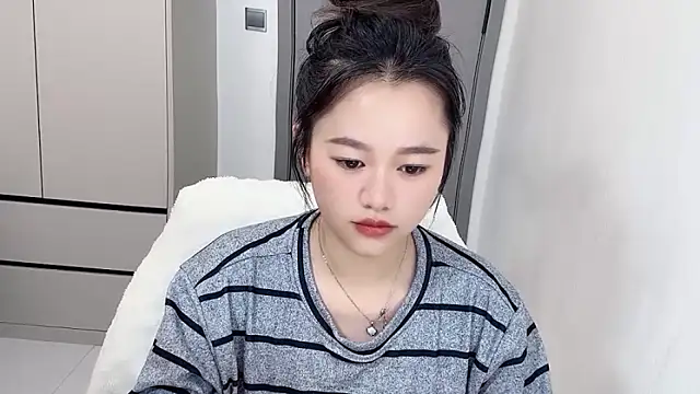 Amireux-8 online show from February 2026 04:40:02 AM