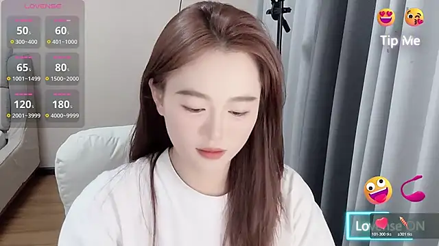 Amireux-8 online show from April 2026 11:33:01 AM